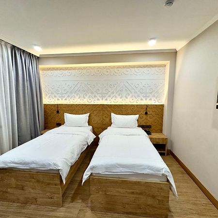Dami Almaty Hotel Kültér fotó
