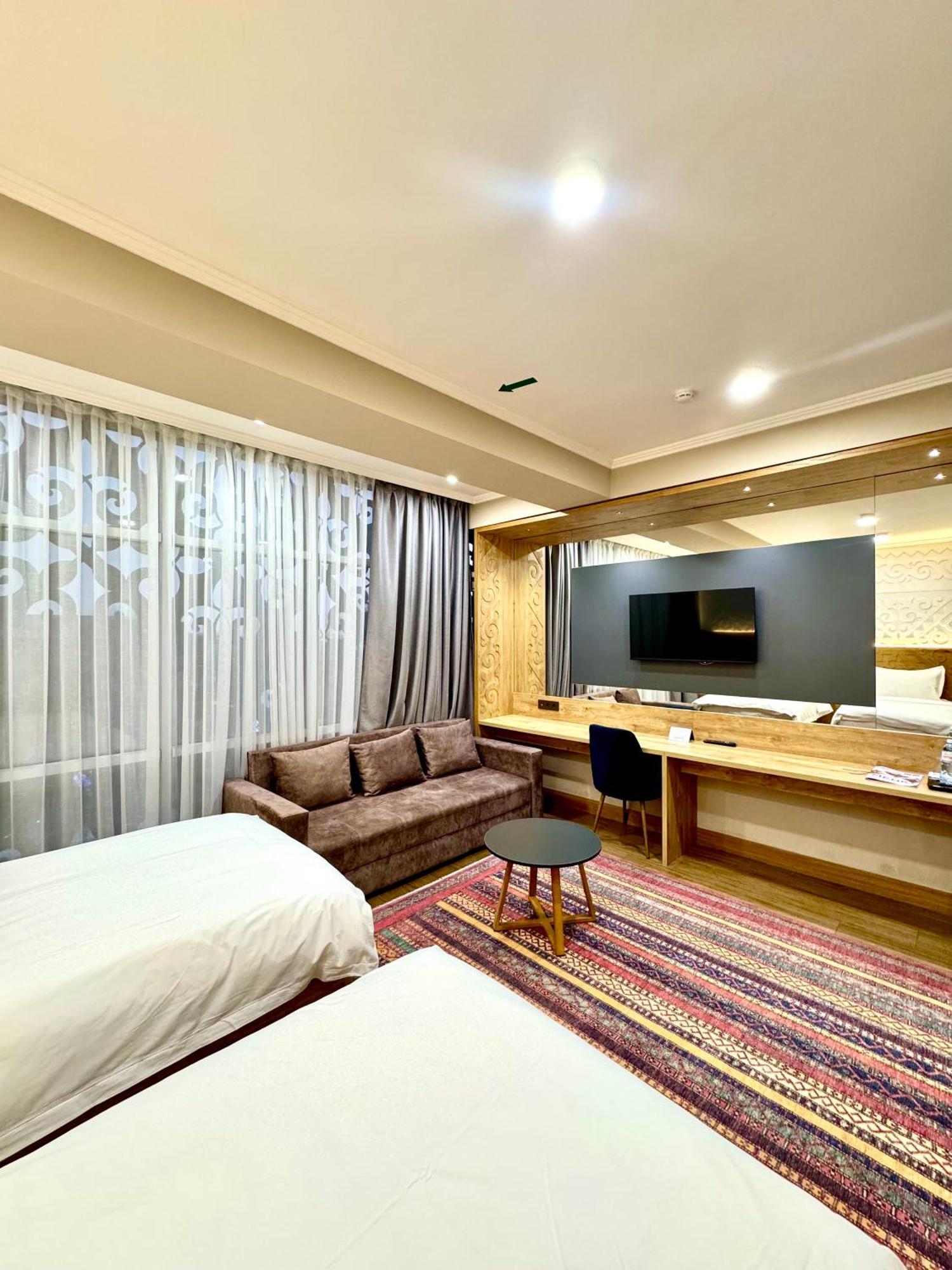 Dami Almaty Hotel Kültér fotó